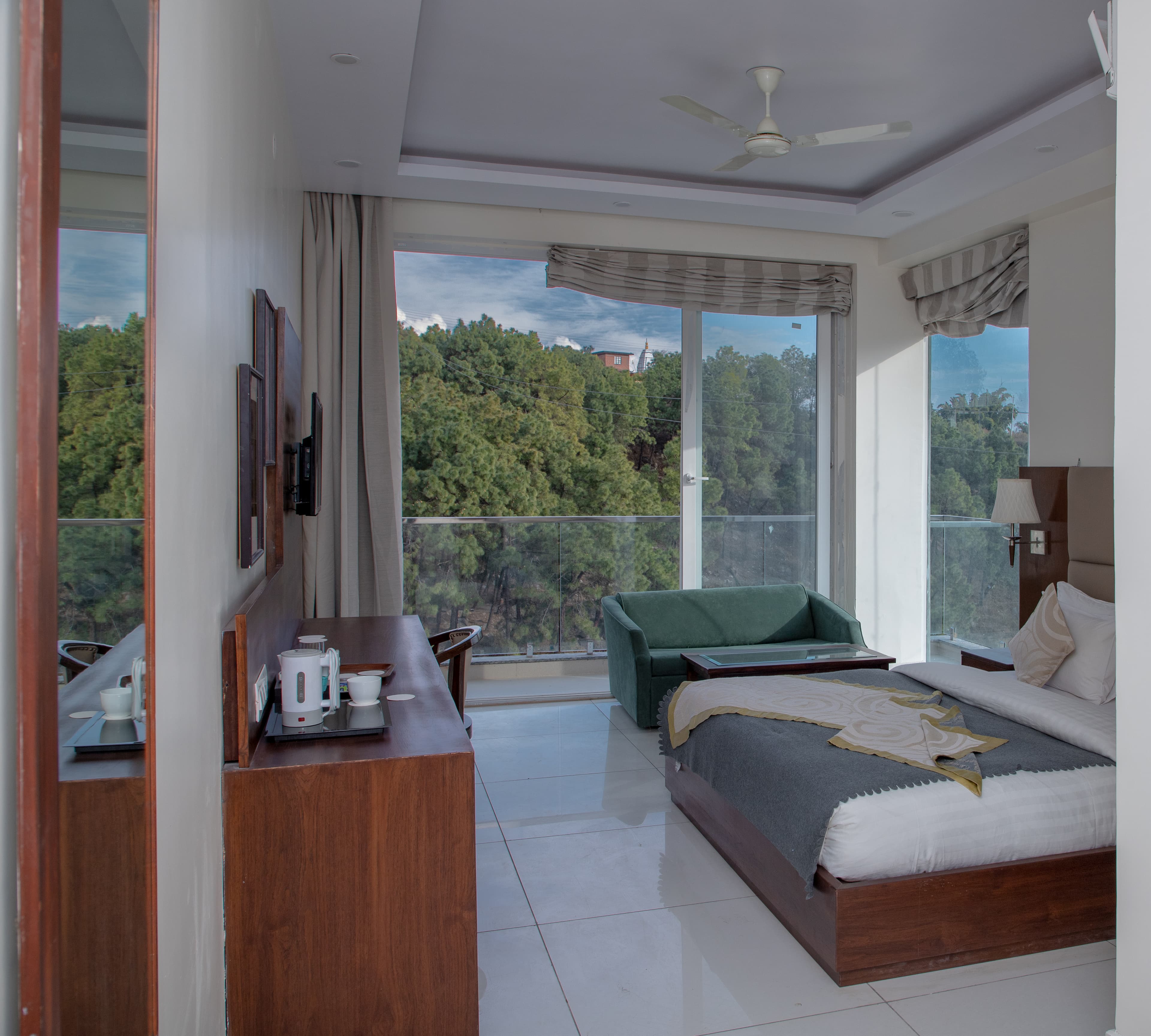 Premium Riverside Room