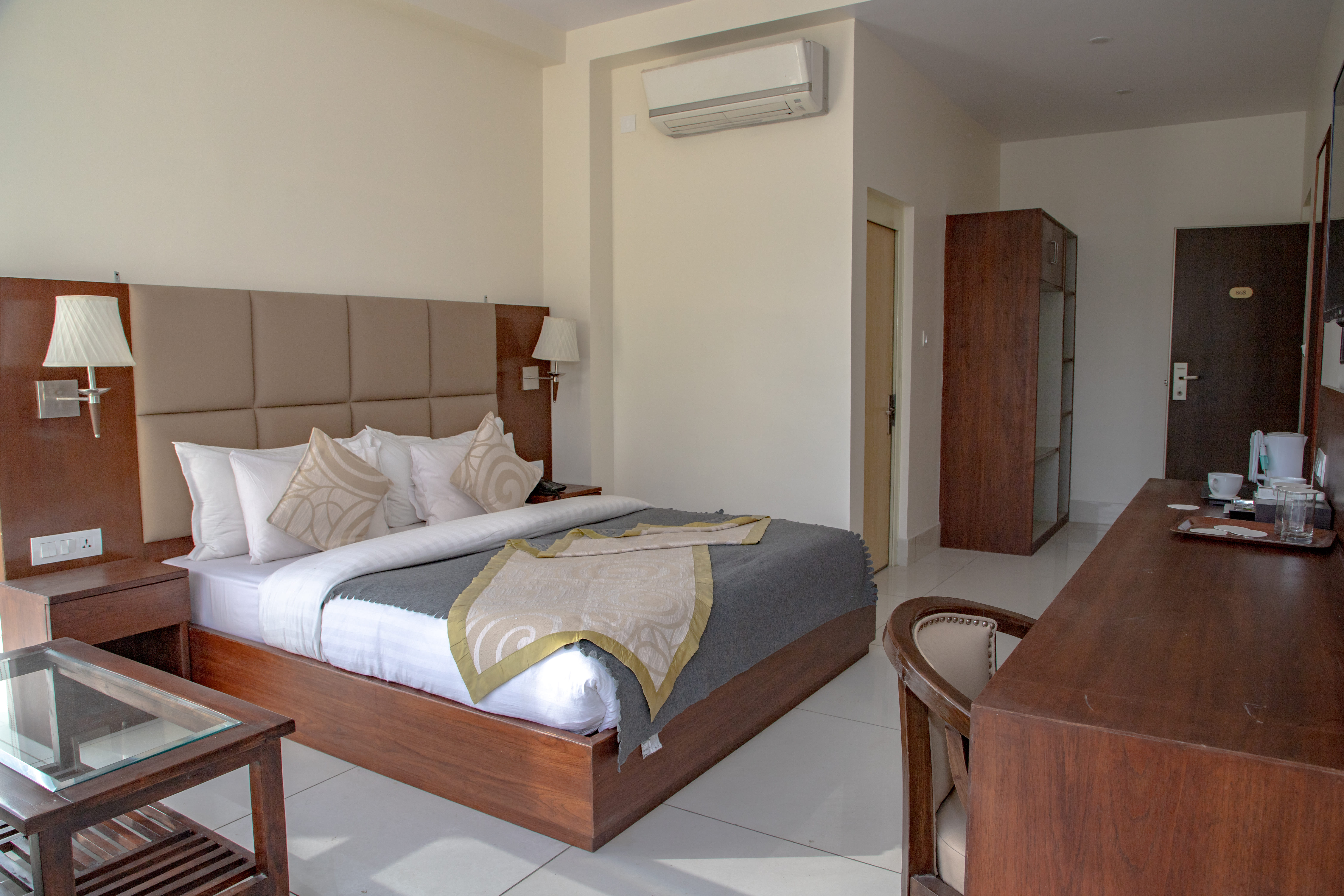 Premium Riverside Room image 2